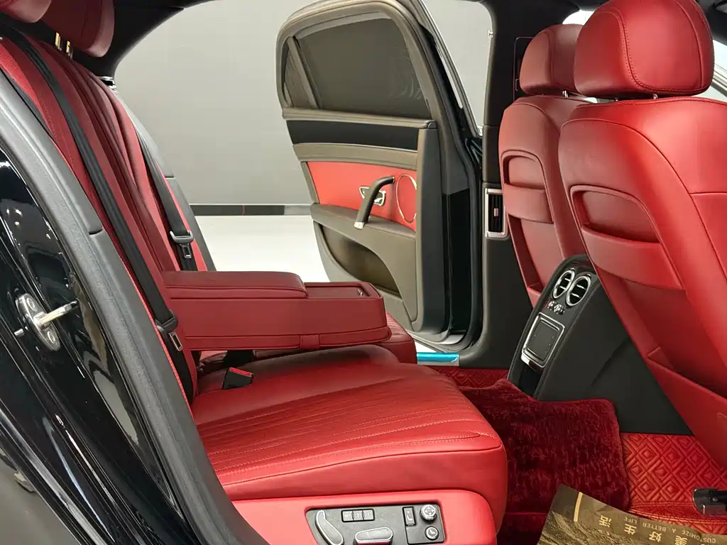 Bentley Flying Spur 2018 — фото 11