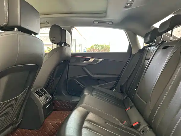 Audi A4L 2020