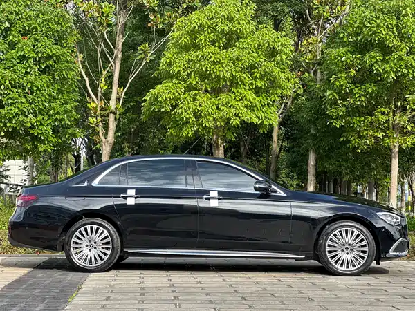 Mercedes-Benz E-Class 2022