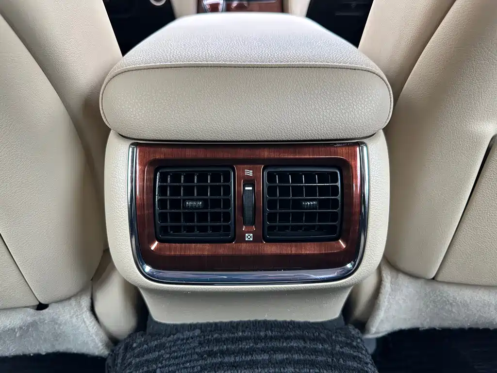Toyota Crown 2015 — фото 10