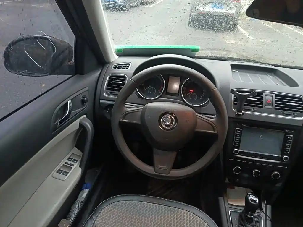 Skoda Yeti 2015 — фото 3