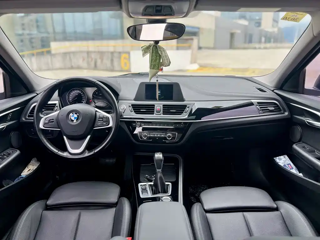 BMW 1 Series 2018 — фото 13