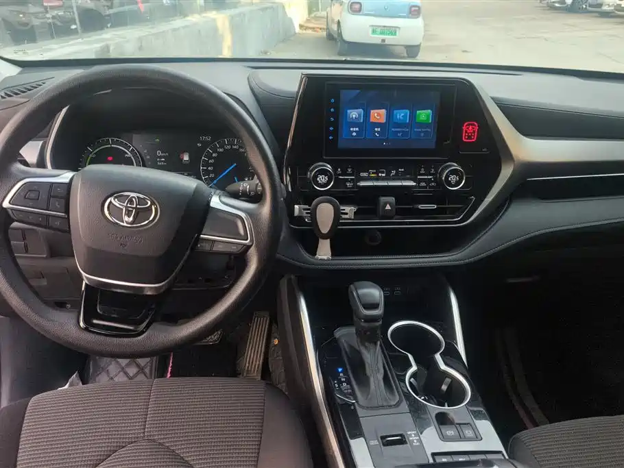Toyota Highlander 2022 — фото 12
