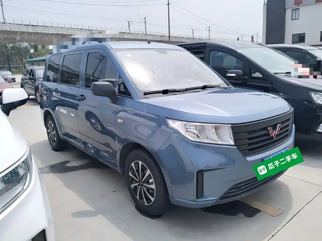 Wuling Hongguang PLUS 2022