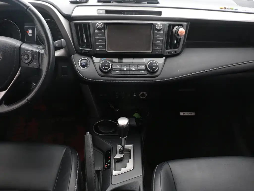 Toyota RAV4 2018 — фото 14