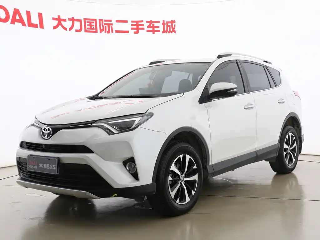 Toyota RAV4 2018 — фото 1