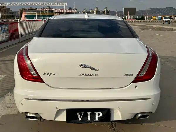 Jaguar XJ 2016