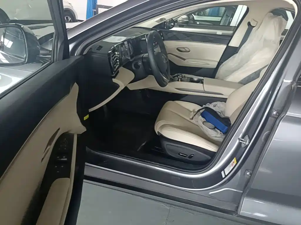 BYD Qin L 2025 — фото 16