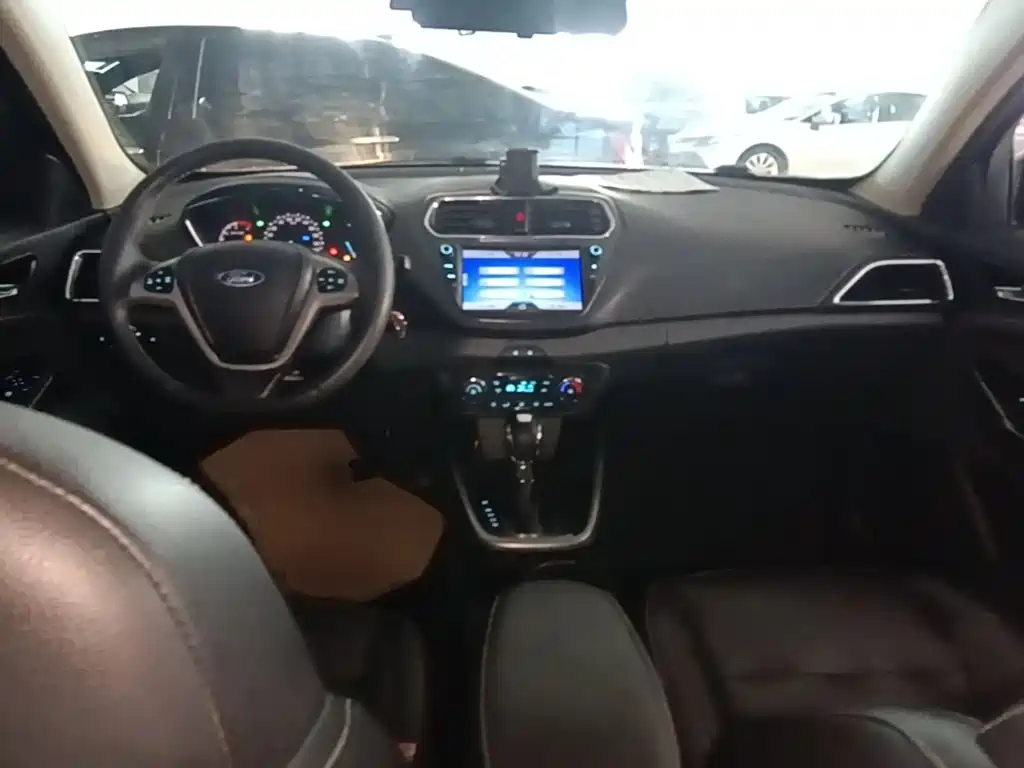 Ford Escort 2015 — фото 10