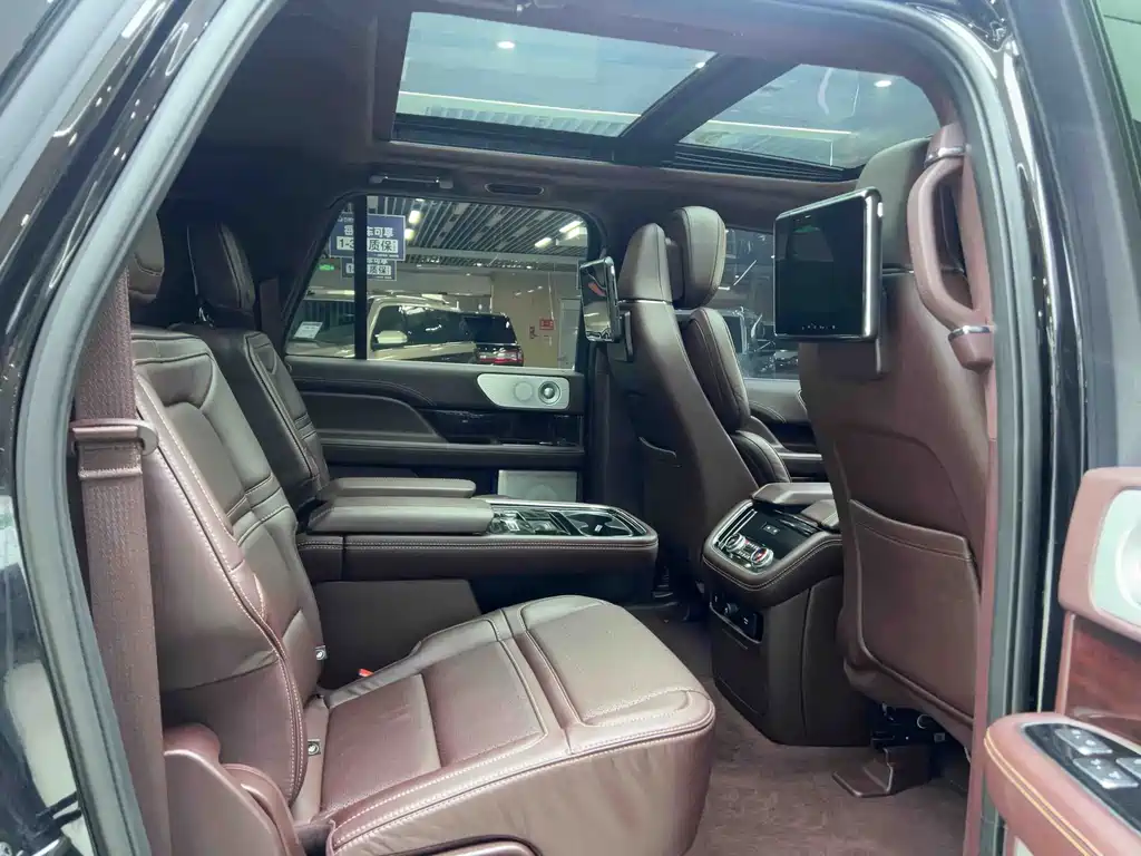 Lincoln Navigator 2020 — фото 15