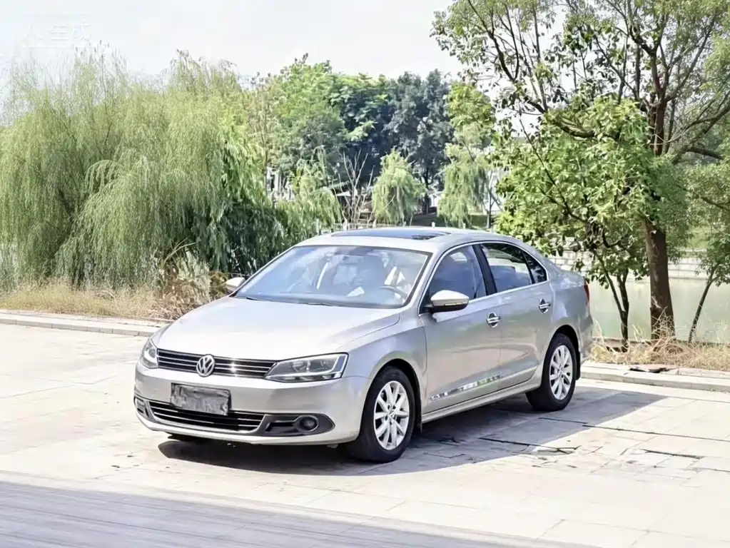 Volkswagen Sagitar 2013