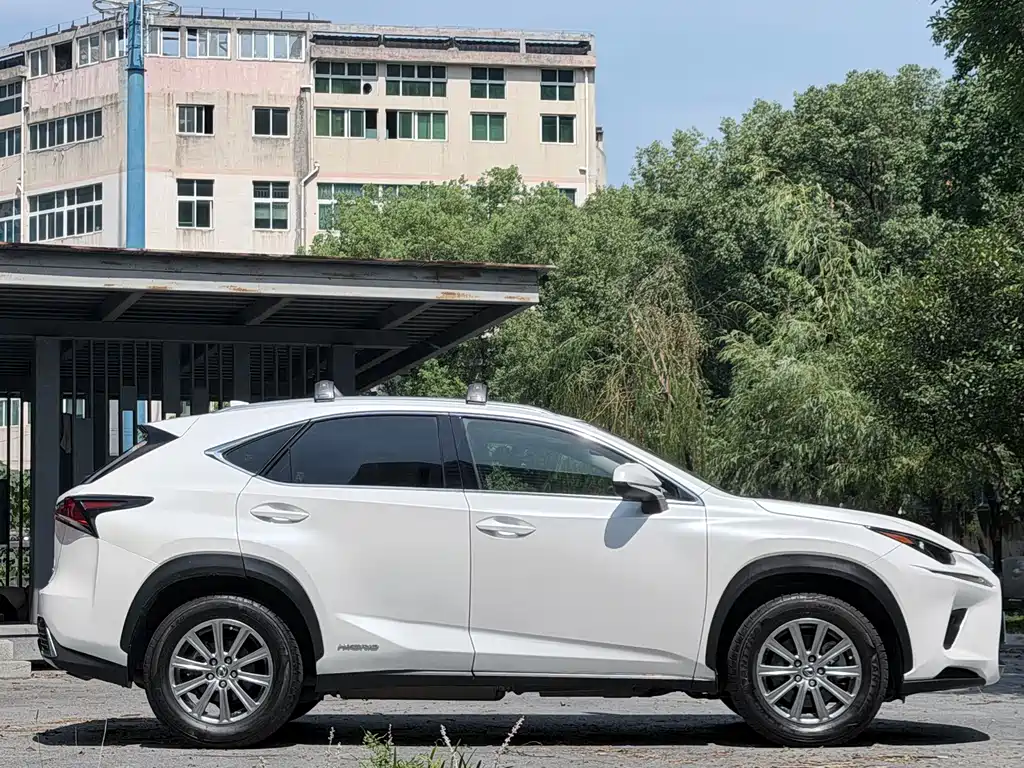 Lexus NX 2018 — фото 14