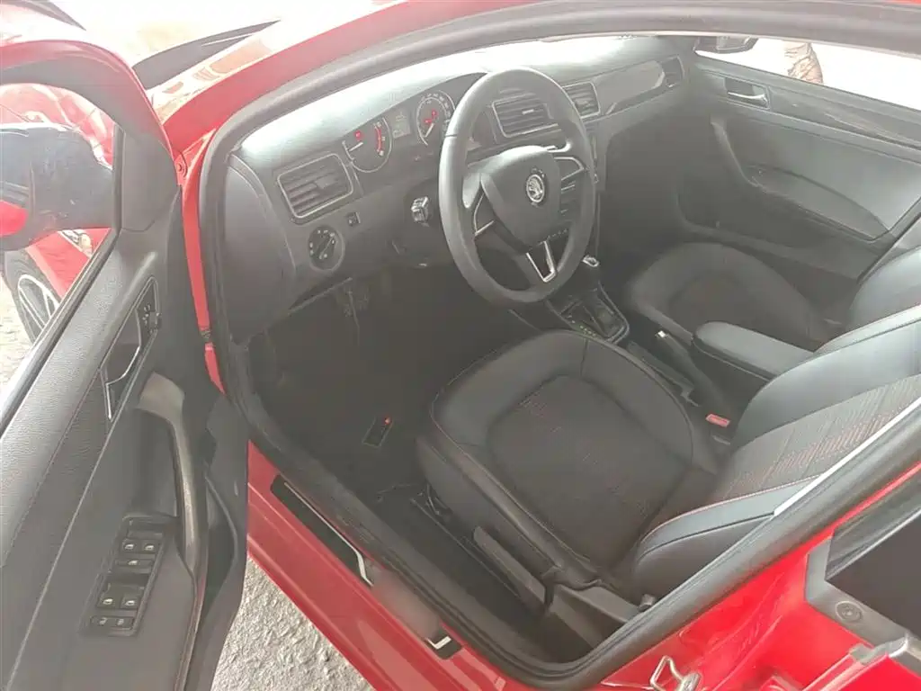 Skoda Rapid Spaceback 2016 — фото 16