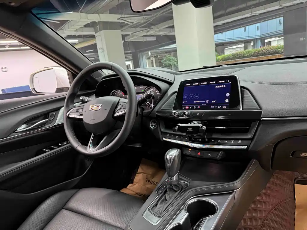 Cadillac CT4 2023 — фото 23