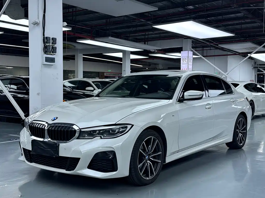 BMW 3 Series 2022 — фото 1