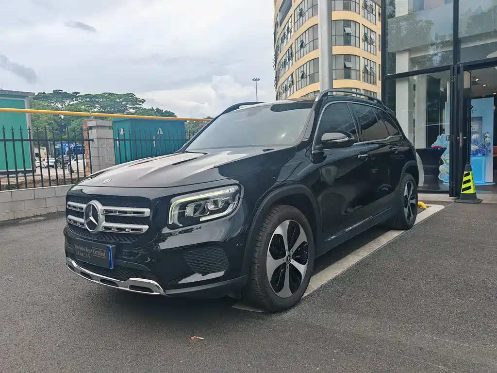 Mercedes-Benz GLB 2023 — фото 1