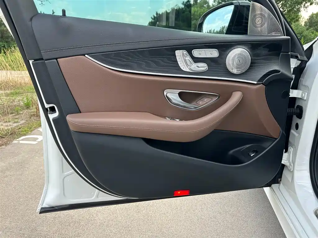 Mercedes-Benz E-Class 2021 — фото 12