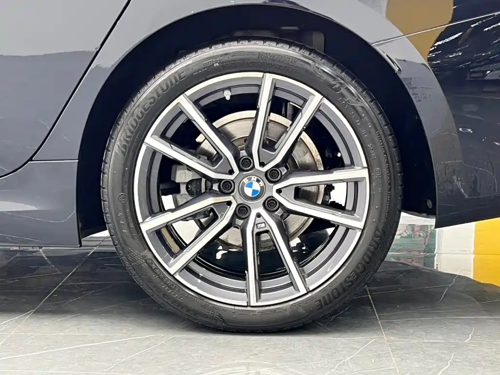 BMW 3 Series 2023 — фото 24