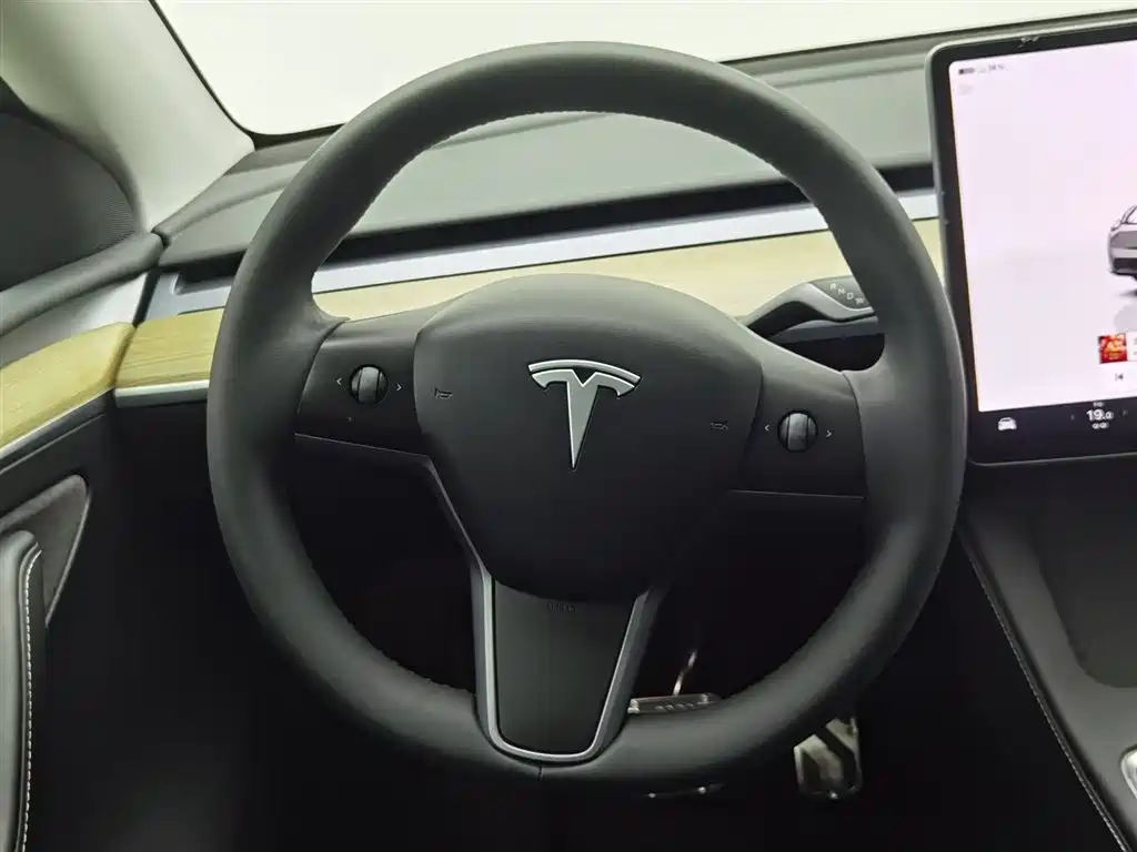 Tesla Model Y 2023 — фото 11