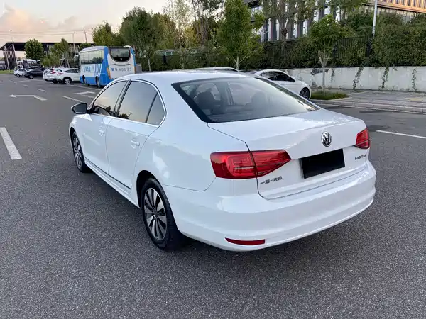 Volkswagen Sagitar 2017