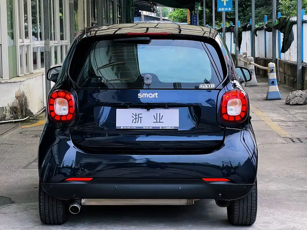 smart Fortwo 2017 — фото 16
