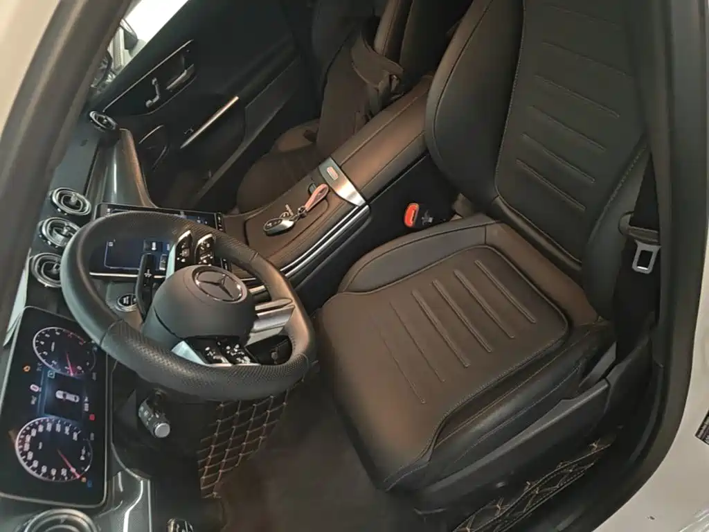 Mercedes-Benz C-Class 2024 — фото 15