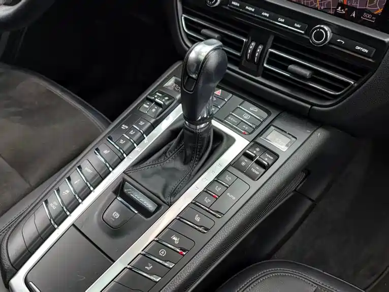 Porsche Macan 2020 — фото 13