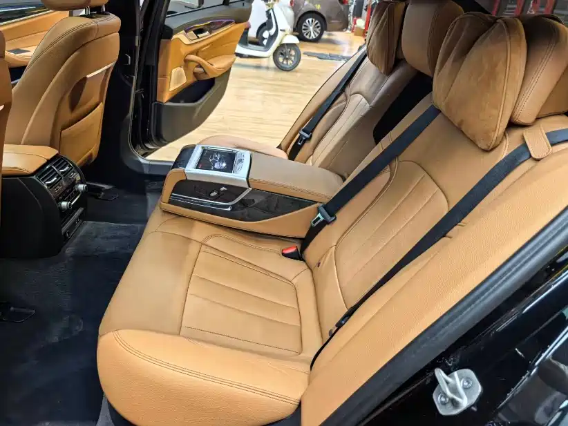 BMW 5 Series 2020 — фото 15