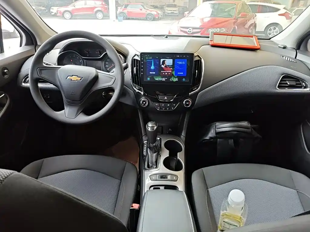 Chevrolet Cruze 2018 — фото 10