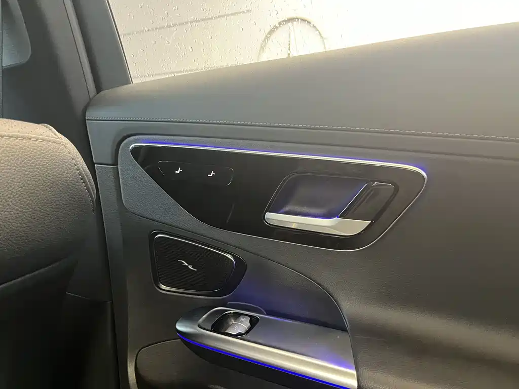 Mercedes-Benz C-Class 2023 — фото 11