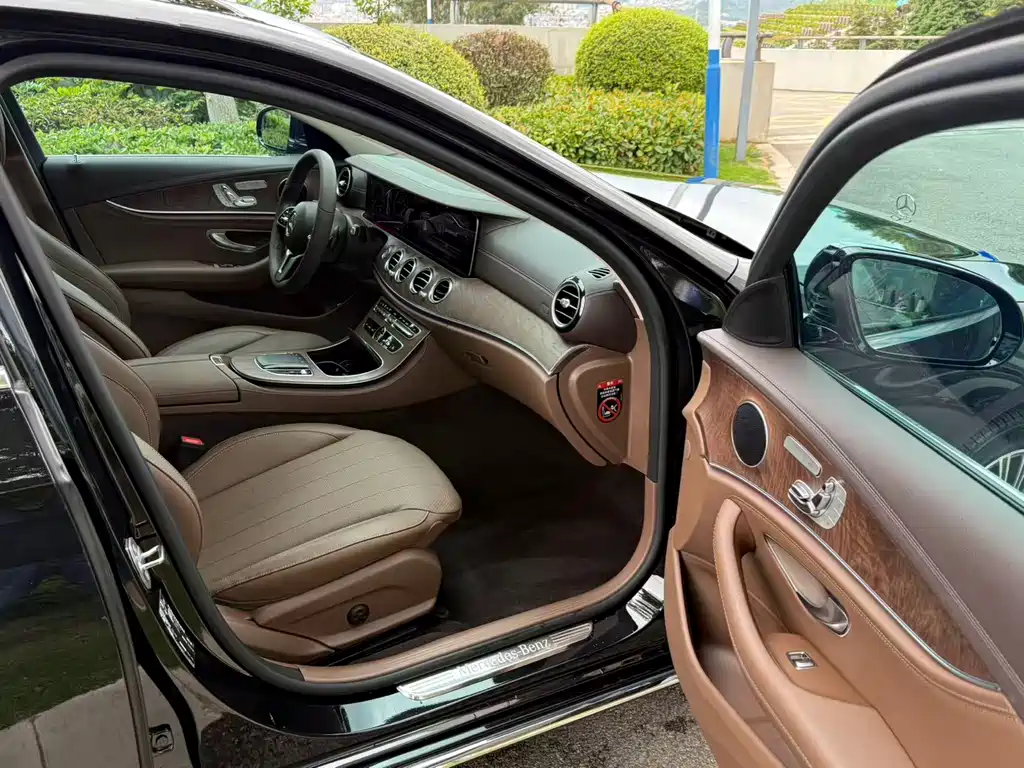 Mercedes-Benz E-Class 2020 — фото 13