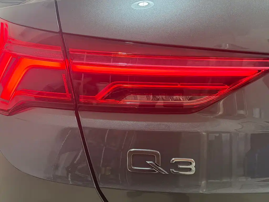 Audi Q3 2023 — фото 23