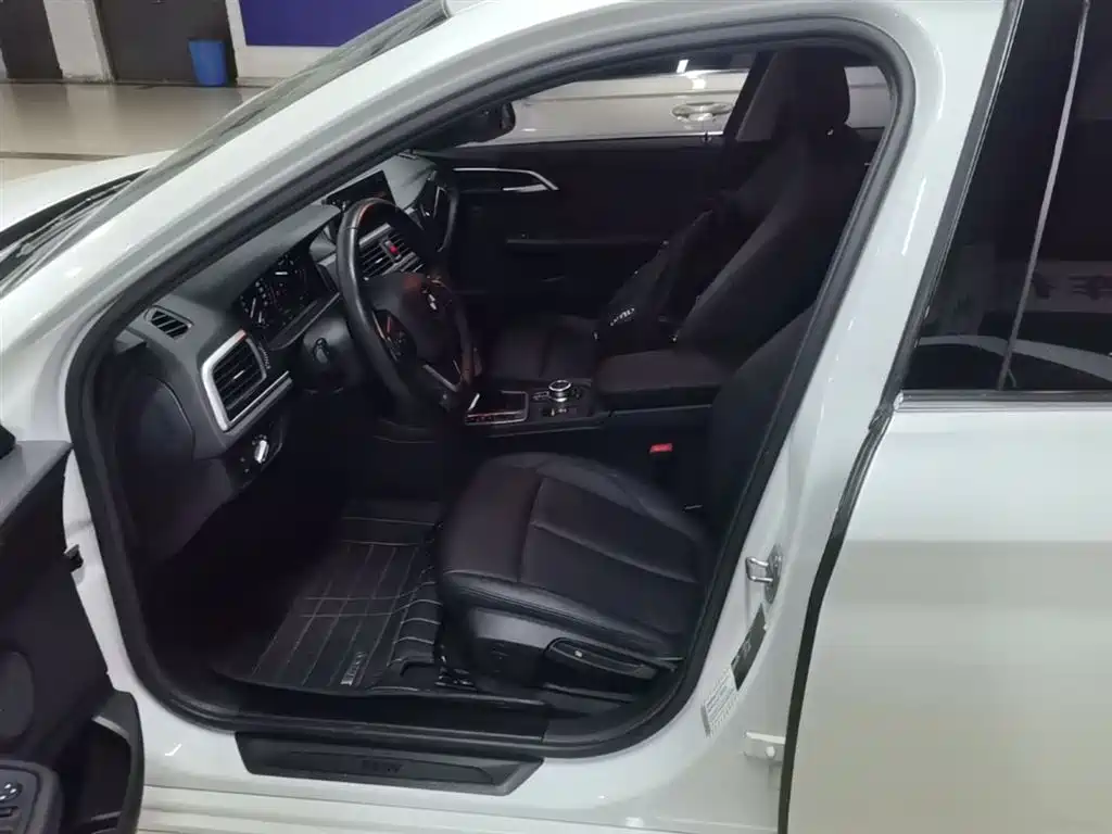 BMW 1 Series 2019 — фото 15