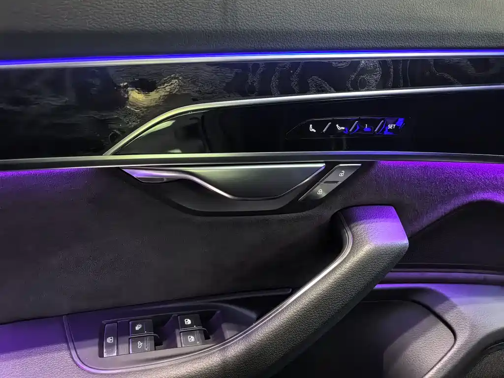 Audi A8 2019 — фото 23
