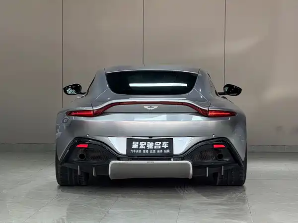 Aston Martin V8 Vantage 2019