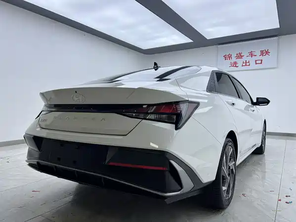 Hyundai Elantra 2025