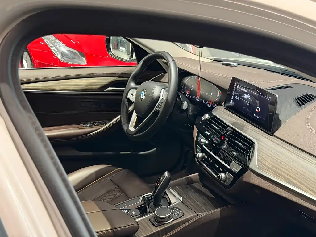 BMW 5 Series 2020 — фото 13