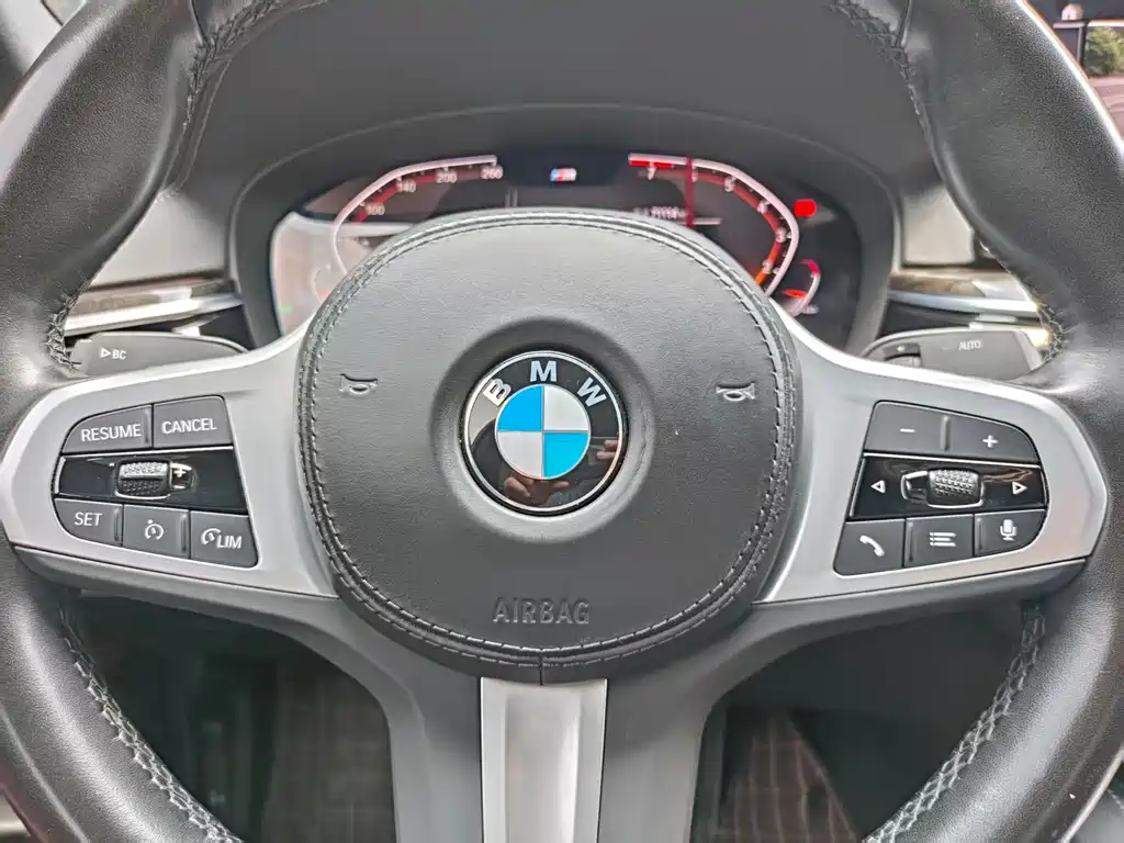 BMW 5 Series 2022 — фото 11