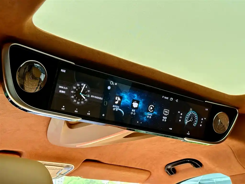 Mercedes-Benz V-Class 2023 — фото 50