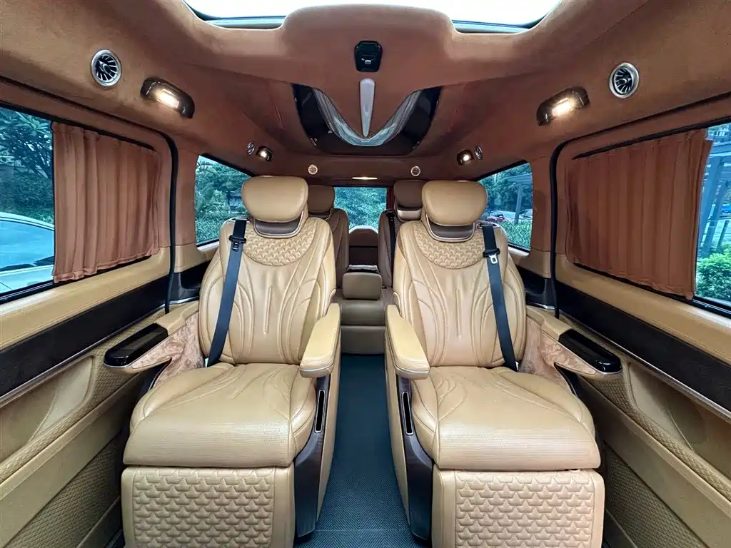 Mercedes-Benz V-Class 2023 — фото 20