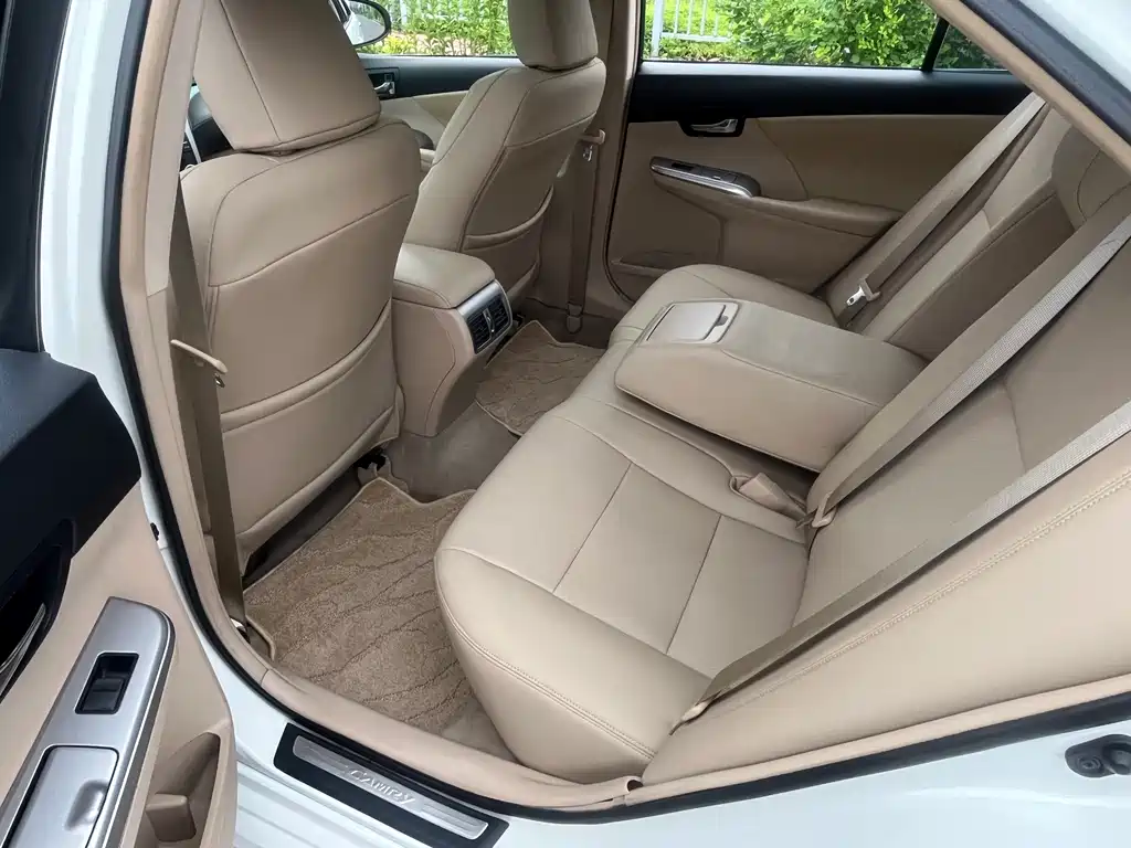 Toyota Camry 2013 — фото 14
