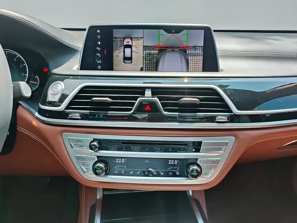 BMW 7 Series 2018 — фото 12