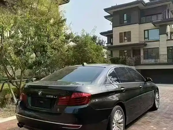 BMW 5 Series 2012
