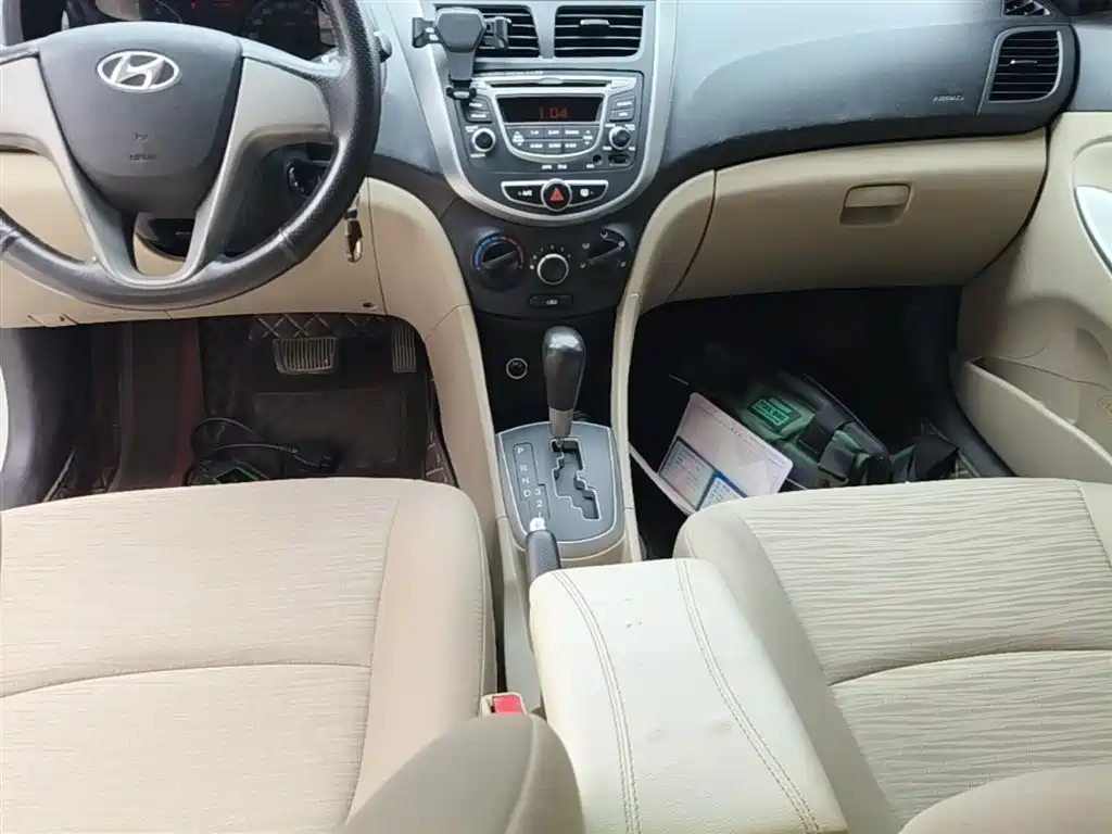 Hyundai Verna 2015 — фото 14