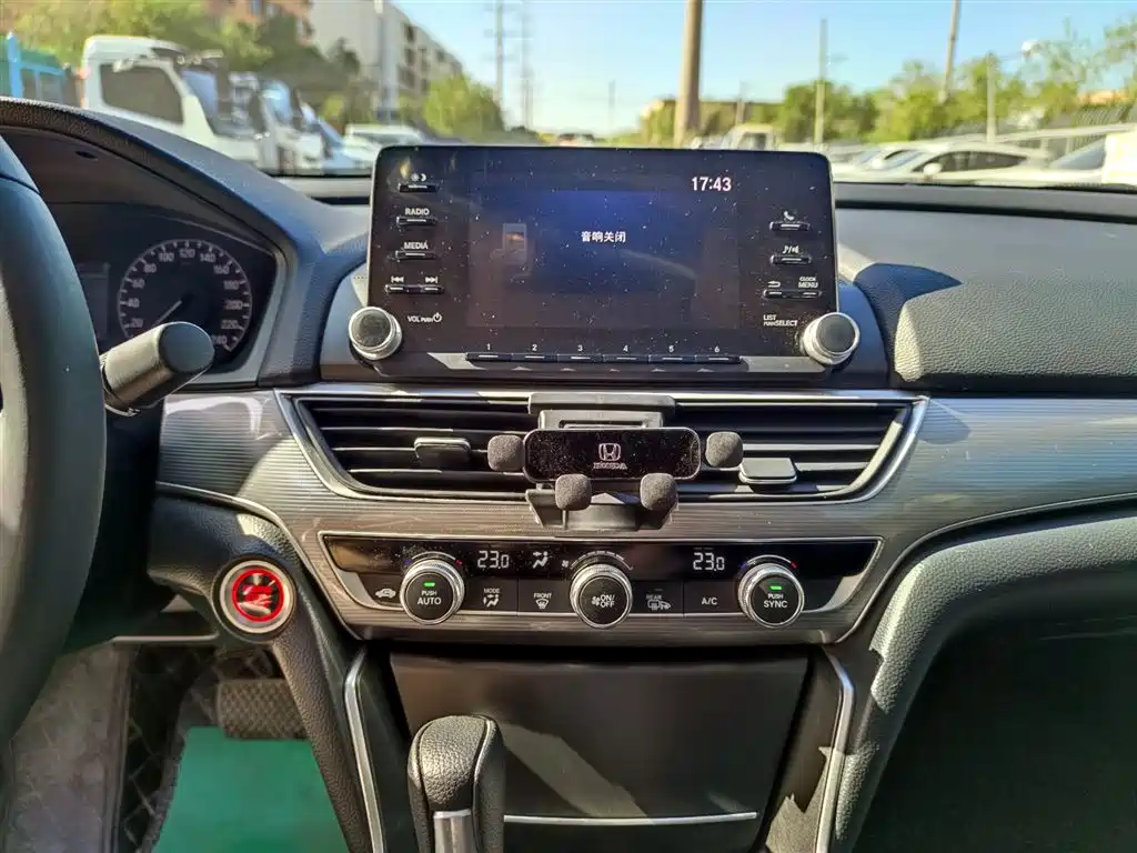 Honda Accord 2018 — фото 13