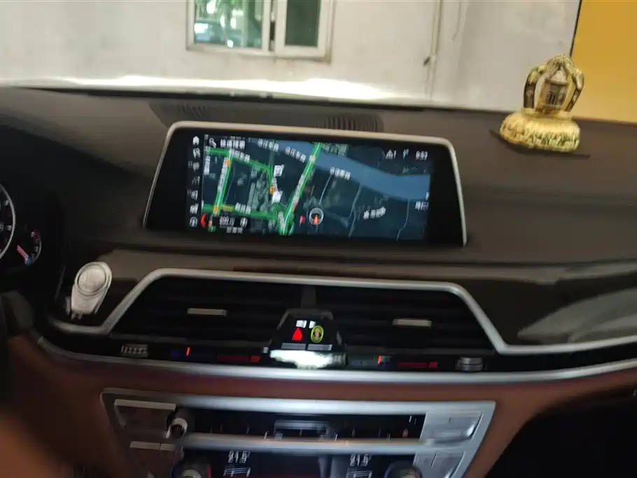 BMW 7 Series 2018 — фото 13
