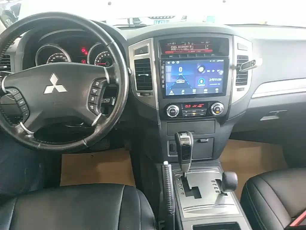 Mitsubishi Pajero 2018 — фото 13