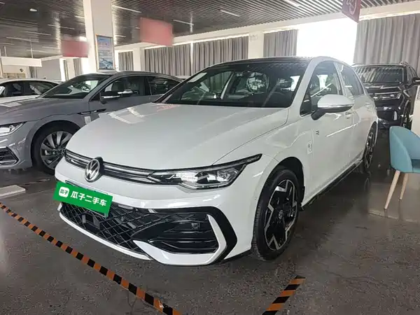 Volkswagen Golf 2025
