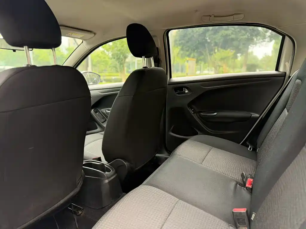 Peugeot 301 2015