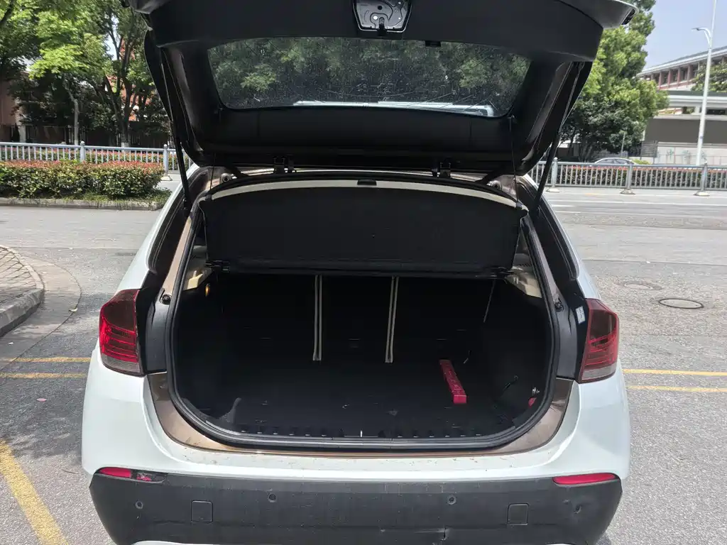 BMW X1 2012 — фото 12